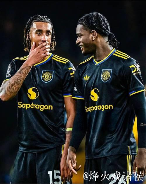 曼联19岁小将连续3轮首发踢满全场 主场惨丢4球仍获信任 曼联19岁小将连续3轮首发踢满全场 主场惨丢4球仍获信任